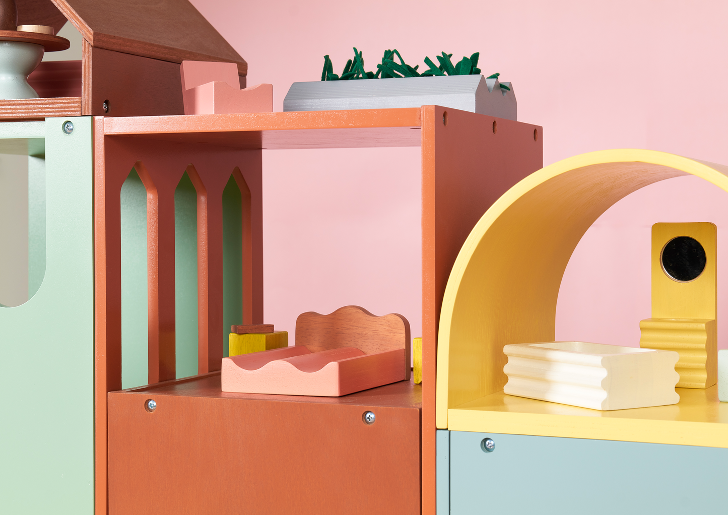 CRESCENT DOLLHOUSE