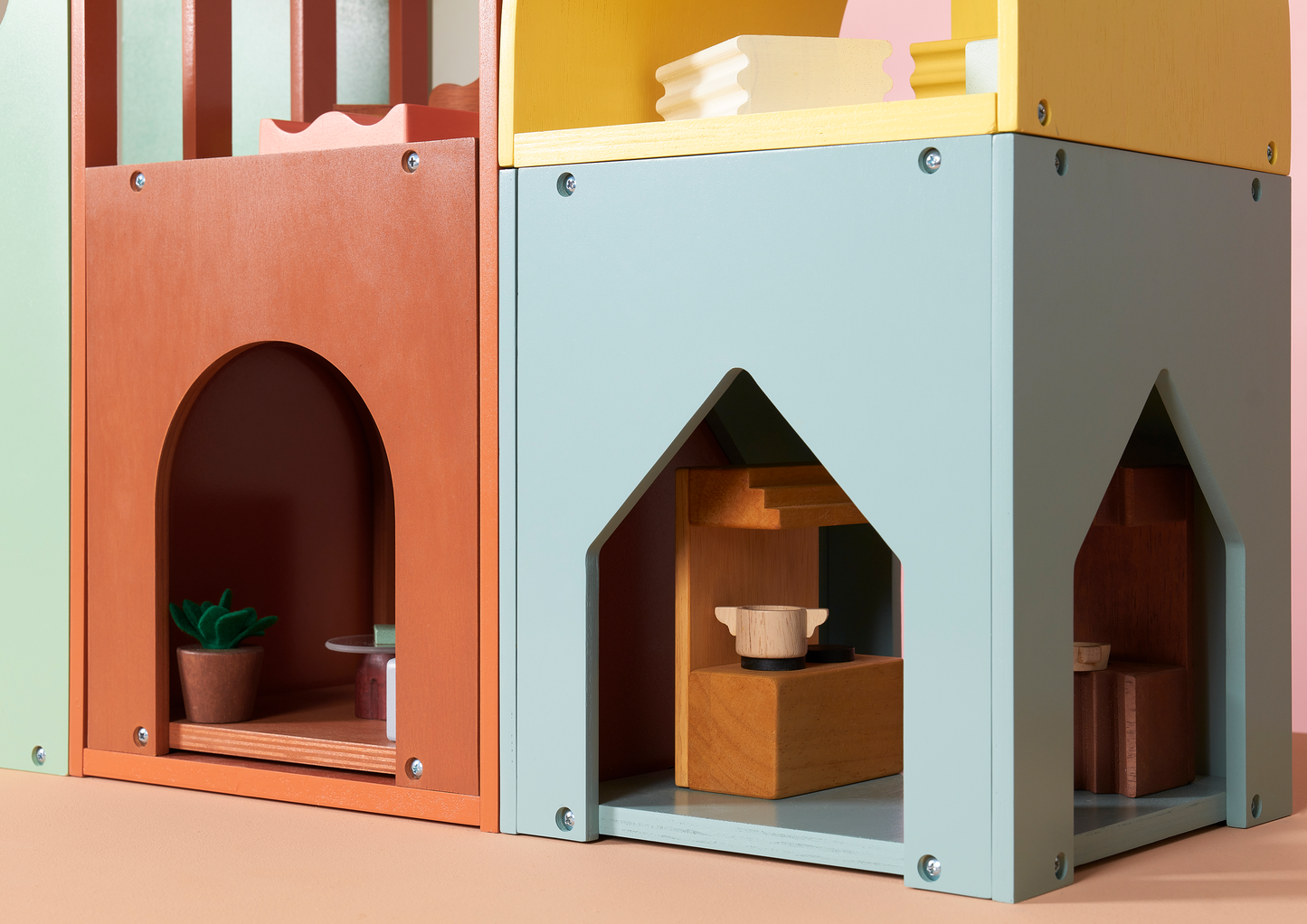 CRESCENT DOLLHOUSE